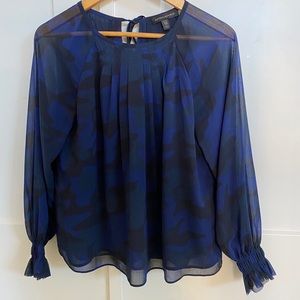🤍3/$30 Banana Republic Black Blue Camo Blouse